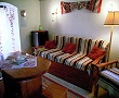 Livingul apartament Regina noptii